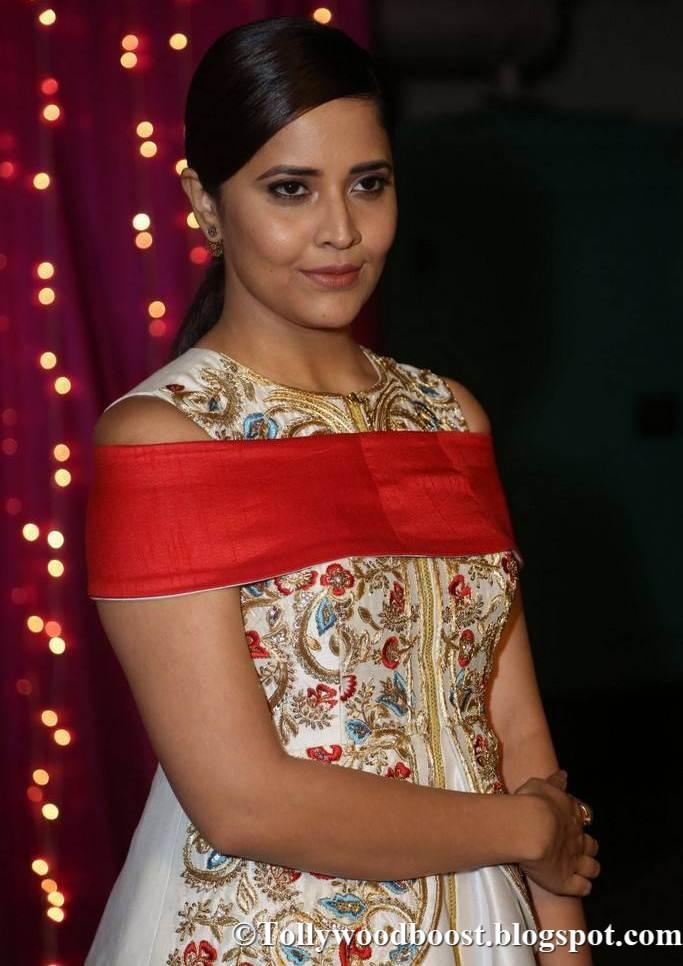 Anchor Anasuya At Zee Telugu Apsara Awards 2017 In White Dress