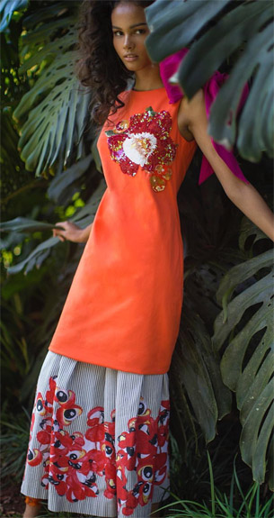 Blusa alongada com laço e saia Isolda coleção verão 2017 Isolda verão 2017 blusa alongada com laço e saia