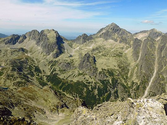 Widok ze Sławkowskiego Szczytu na północ. Widok ze Sławkowskiego Szczytu na północ.