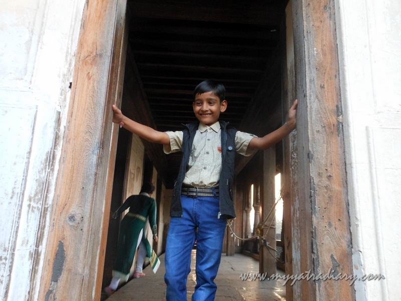 A kid gives a pose at Shaniwar wada fort, Pune A kid gives a pose at Shaniwar wada fort, Pune