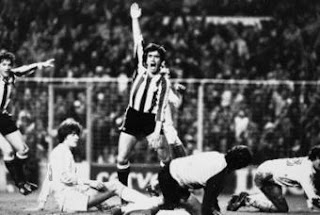 Dani tras marcar un gol al Madrid en 1984