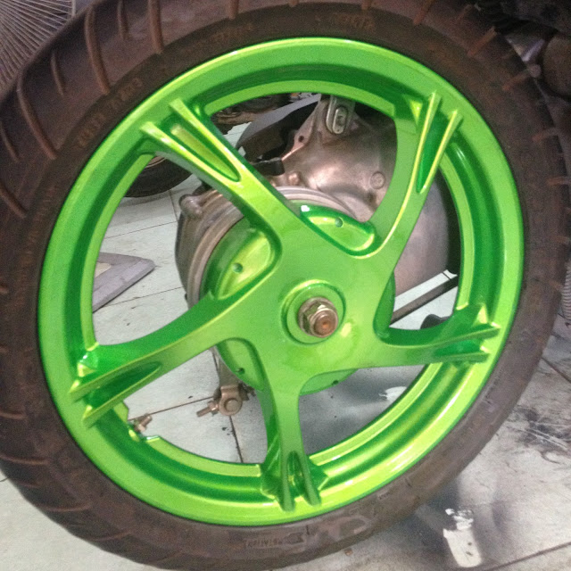 Sơn xe Yamaha Luvias GTX màu xám xanh Z1000