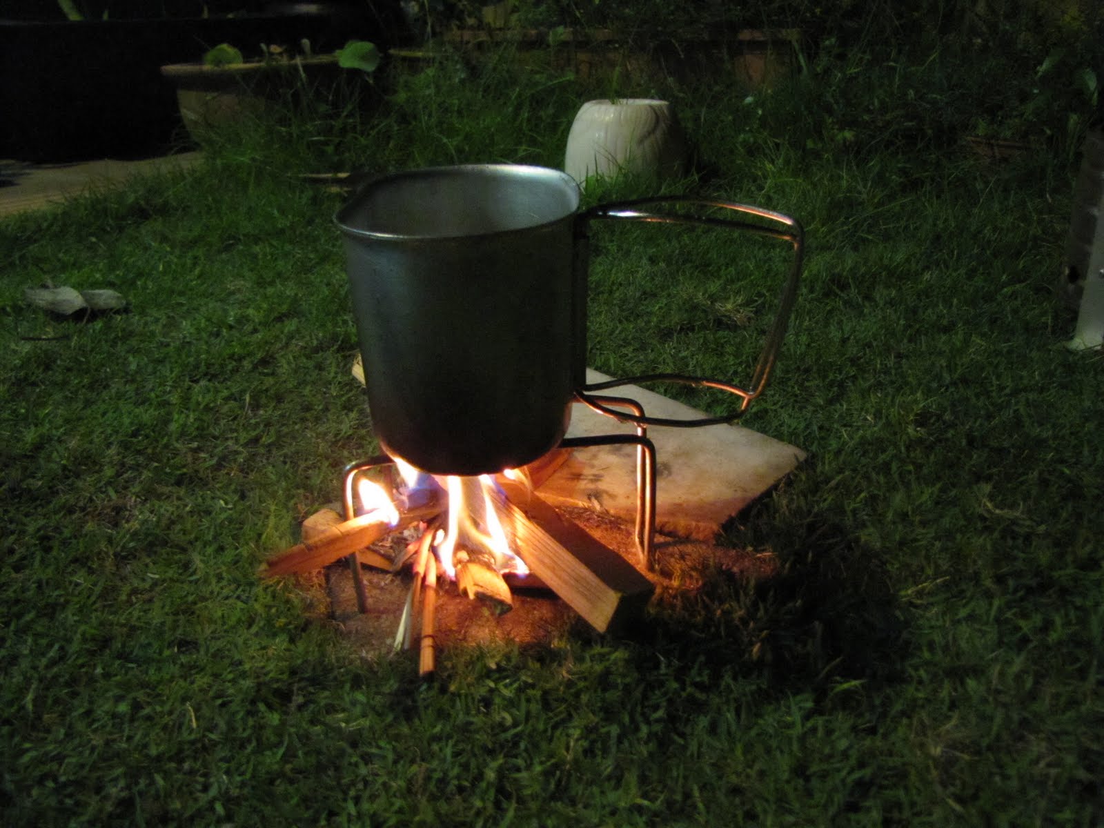 KakiJungle DIY Stove Stand with Canteen Cup in use...
