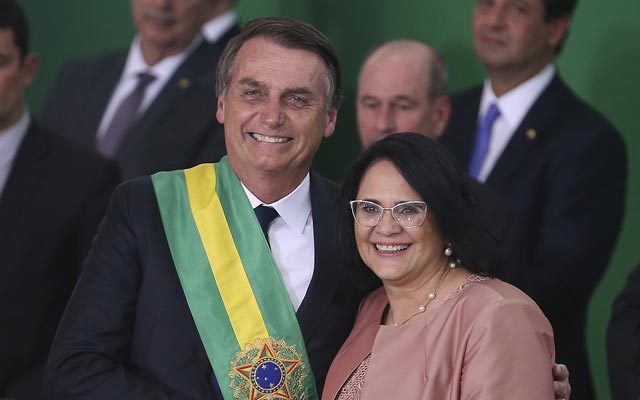 Após ameaças de morte, ministra Damares pede a Bolsonaro para deixar o governo