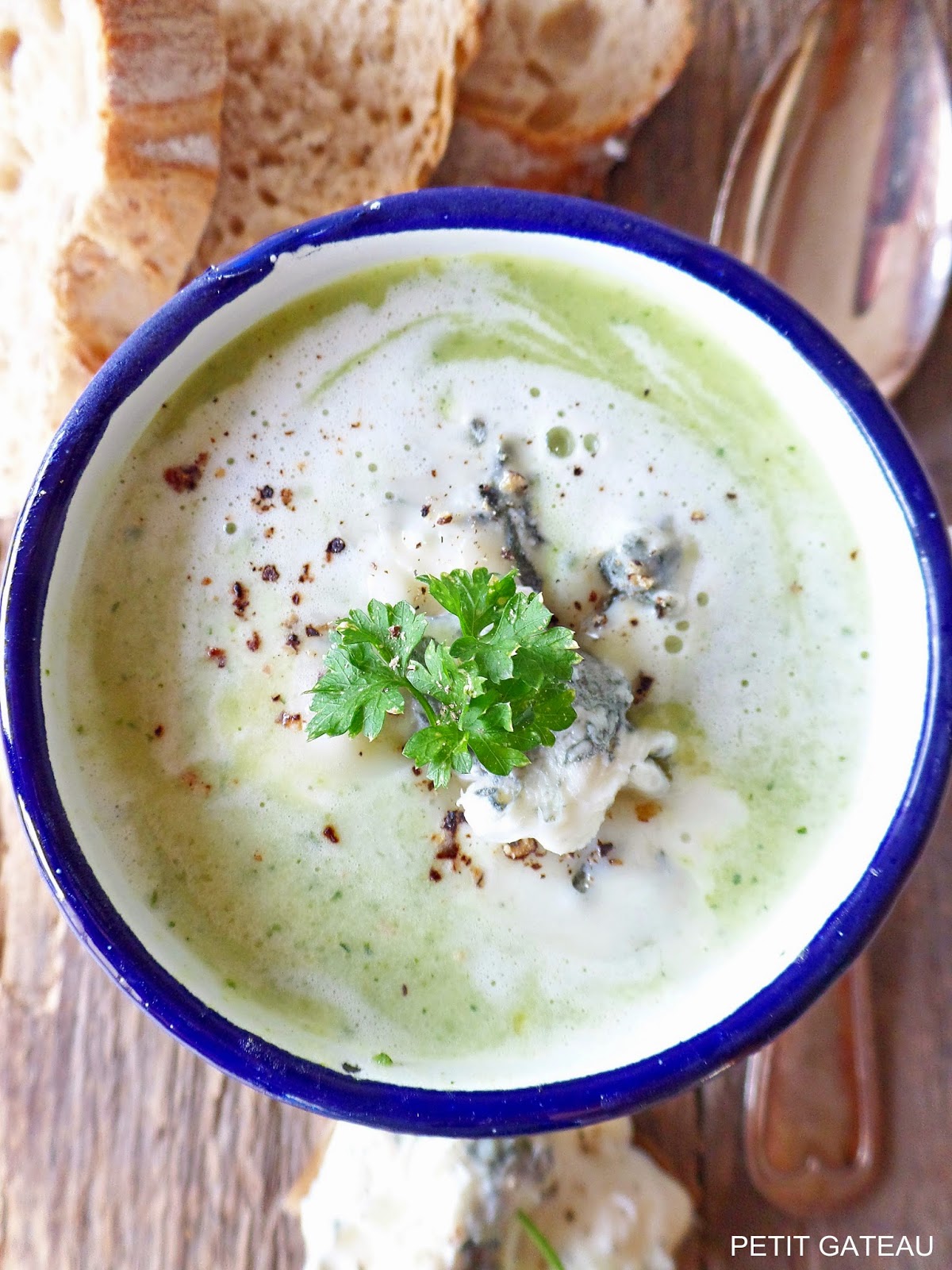 Petit Gâteau : Zucchinicreme-Suppe mit Gorgonzola-Topping &amp; Blogger ...