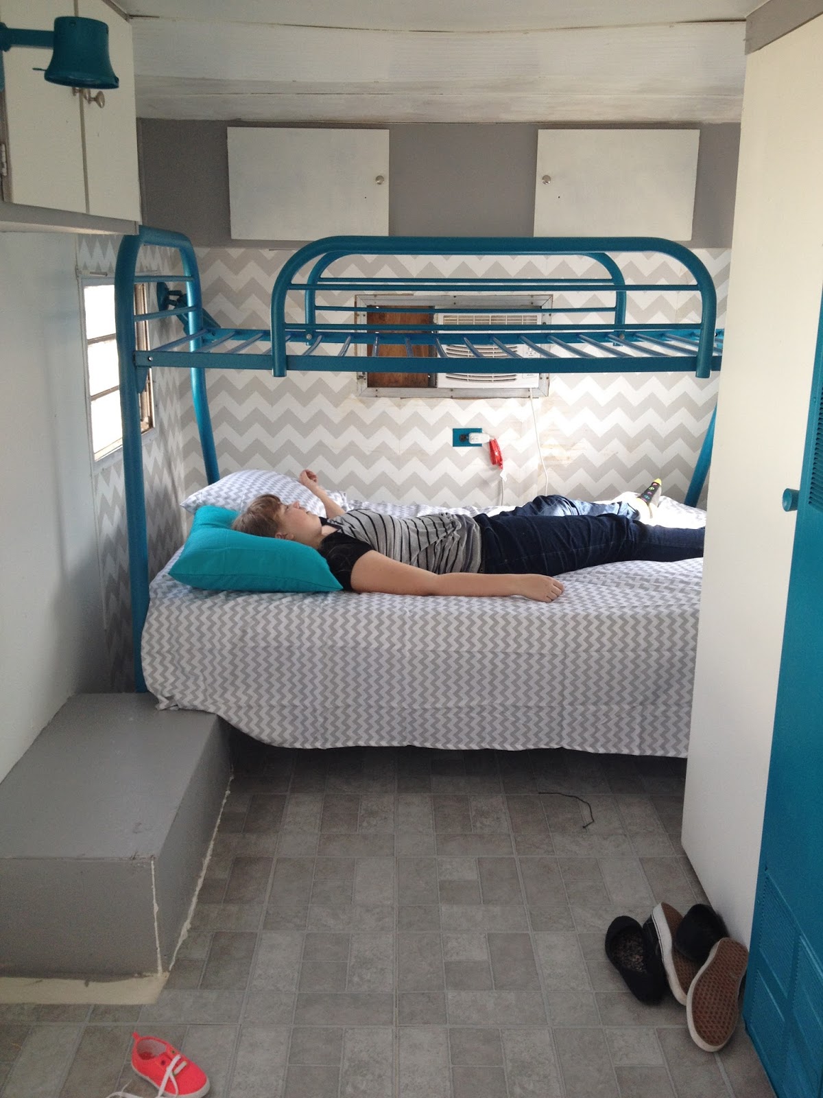 A to Z for Moms Like Me Painting a metal bunkbed