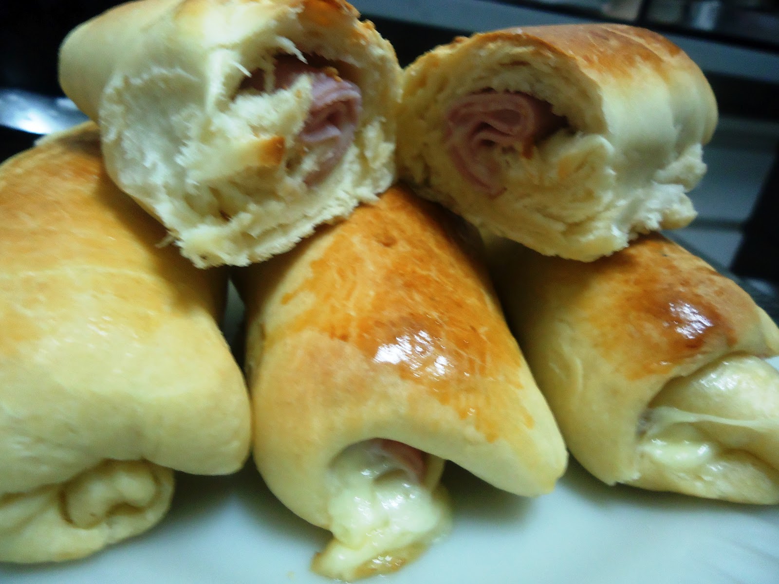 Mely's kitchen Ham and Cheese Bread