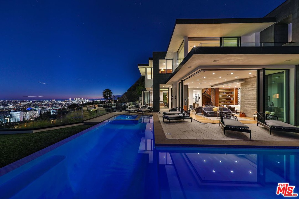 10,000 Square Foot Contemporary-Style Hilltop Mansion In Los Angeles ...