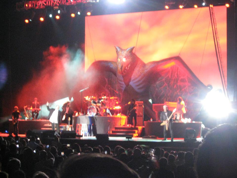 Las aventuras de Charlie en Belfast Meat Loaf live at Odissey Arena