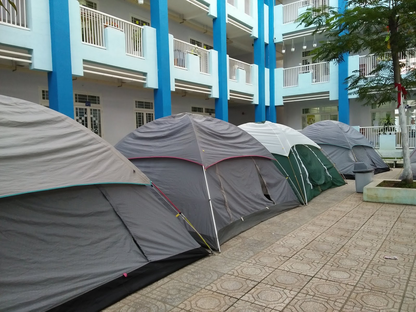 lều trại dành cho 12 người tại cửa hàng Chuyên cho thuê
