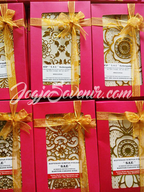 Jual Souvenir Taplak Meja Emas Perak Jual Souvenir Taplak Meja Emas Perak