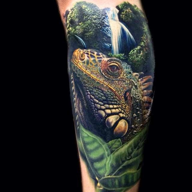Tatuaje increíble de iguana