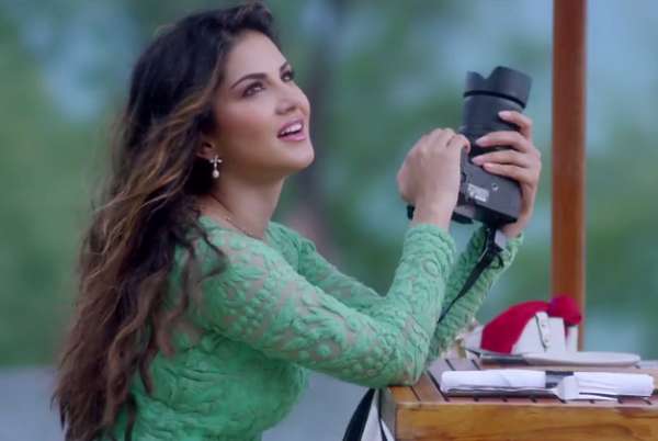 decent look sunny leone in one night stand movie decent look sunny leone in one night stand movie