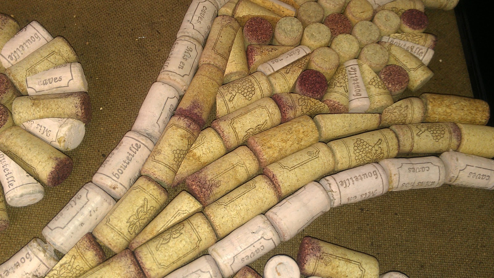 rainysunraynails Howto Cork Board. (unrelated nail art)