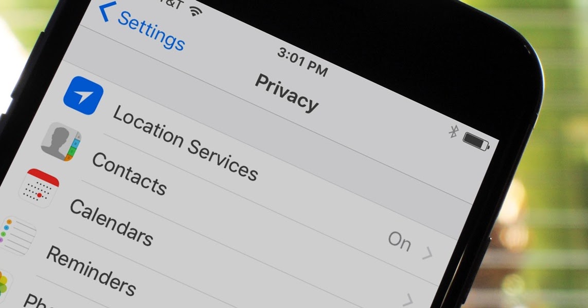 Айфон бок в руке. Смартфон общение. Email шаблон с 3 кнопками. Rd client айфон. Iphone client.