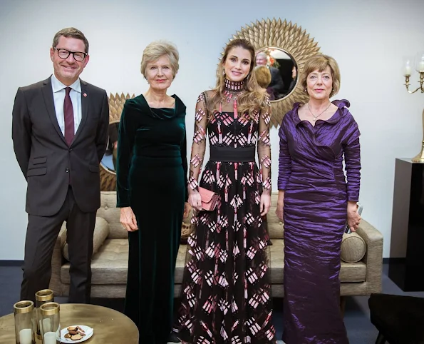 Queen Rania accepted the Golden Heart Award at A Heart for Children charity organization’s 16th Gala in Berlin on Saturday, in recognition of her global humanitarian work to support children’s rights and their education.