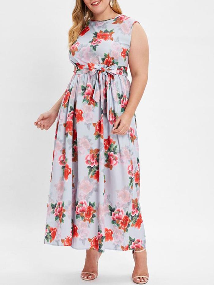Vestido plus size longo com estampa floral e cinto em laço na cintura