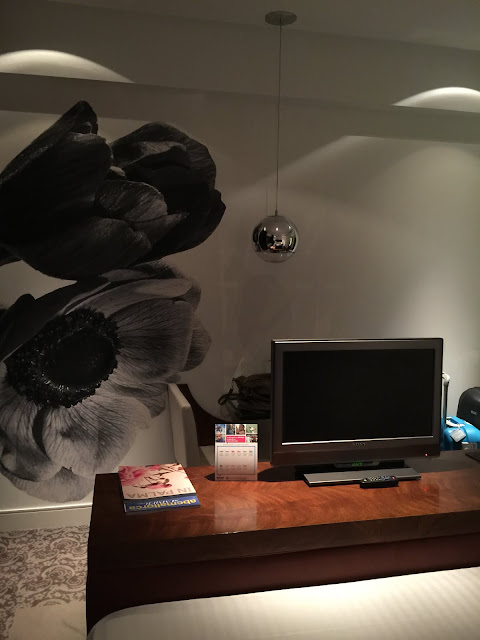 TV e mesa, Hotel UR Palacio Avenida, Palma de Mallorca. TV e mesa, Hotel UR Palacio Avenida, Palma de Mallorca.