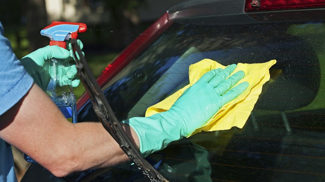 comment nettoyer les vitres d'une voiture