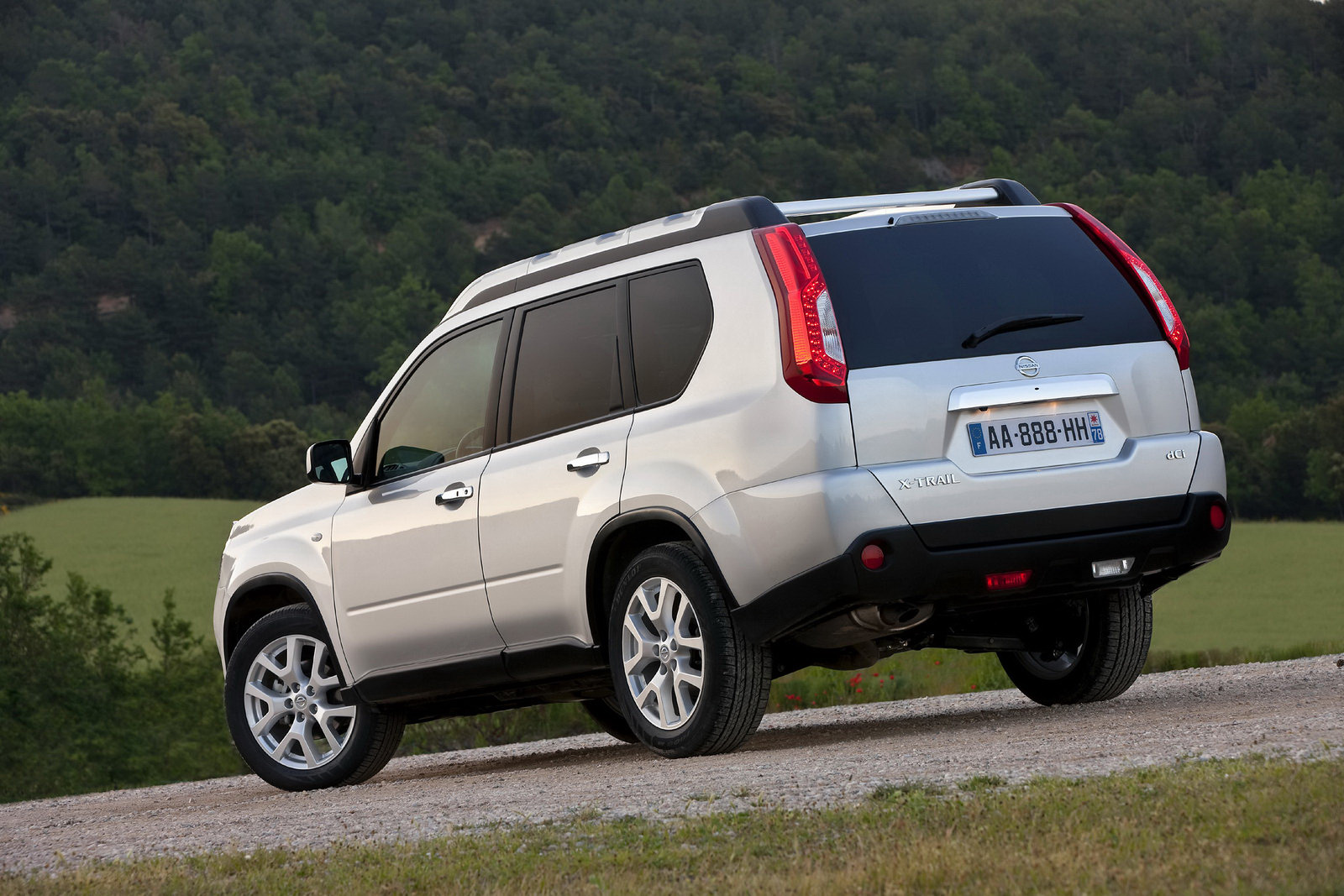 2011 Nissan X-TRAIL Review And Specs GAMBAR MODIFIKASI 