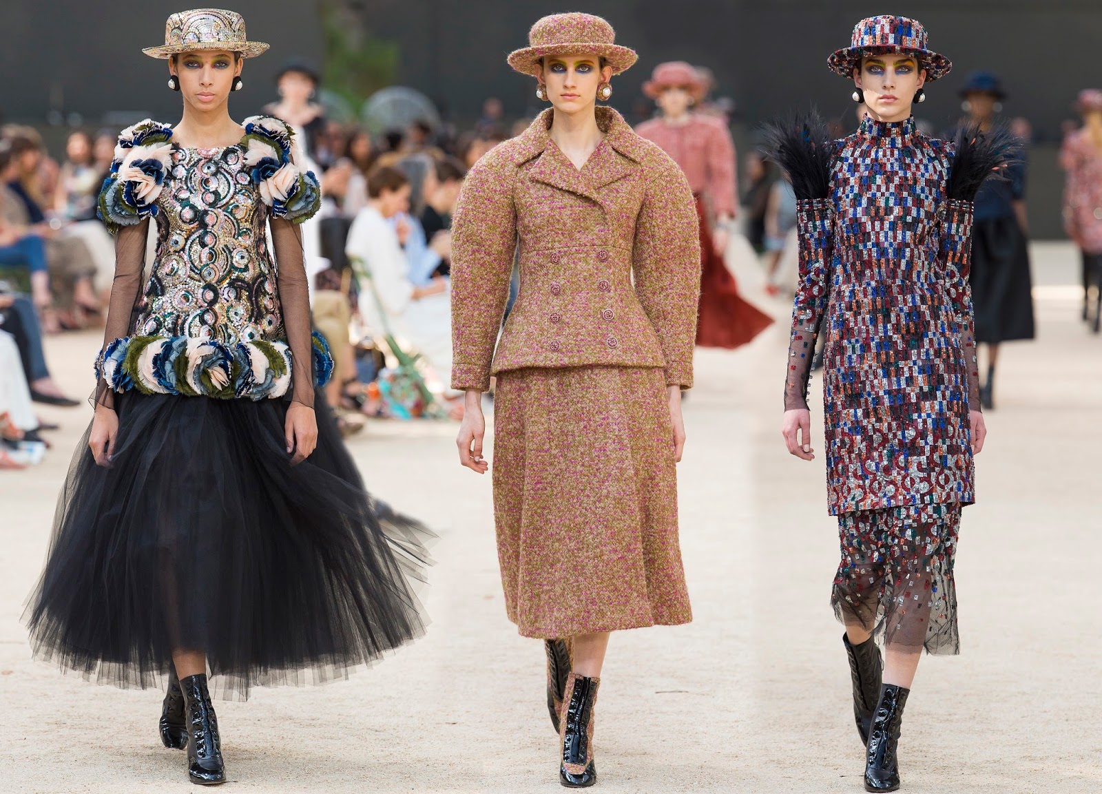 2019 year lifestyle- Haute chanel couture fall runway 2019 year look- Haute chanel couture fall runway