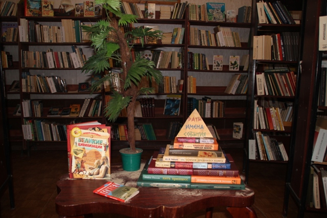 Креативные книжные инсталляции для привлечения читателя