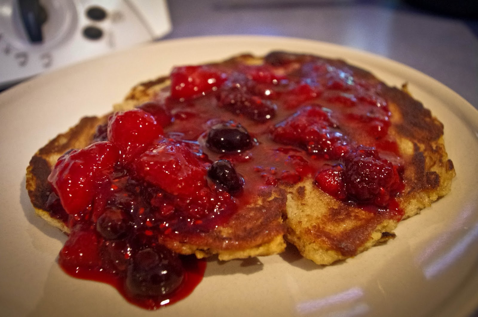 Paleomix: PALEO PANCAKES WITH BERRY COMPOTE