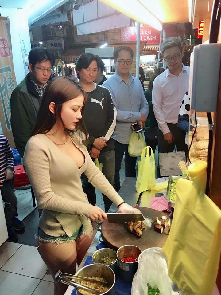 Viral Foto Penjual Makanan Cantik