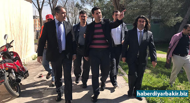 Diyarbakır Bismil'de yeni sosyal hizmet merkezi açılacak DİYARBAKIR-Diyarbakır Aile ve Sosyal Politikalar İl Müdürü Halit Kaçar, Bismil Kaymakamı ve Belediye Başkan Vekili Turgay Gülenç'i ziyaret etti. Kaçar, ilçede yeni açılacak sosyal hizmet merkezini yerinde inceleyerek, çalışmalar hakkında bilgi aldı.