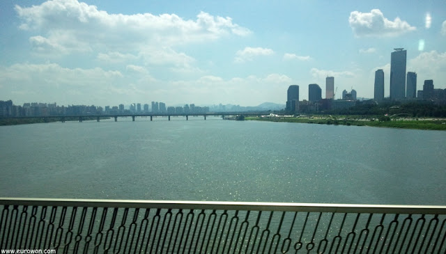 Río Hangang desde un puente de Seúl