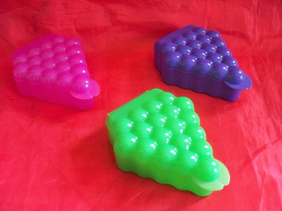 Simply Tupperwares NEW TUPPERWARE GRAPE KEEPERS (3 COLOURS)