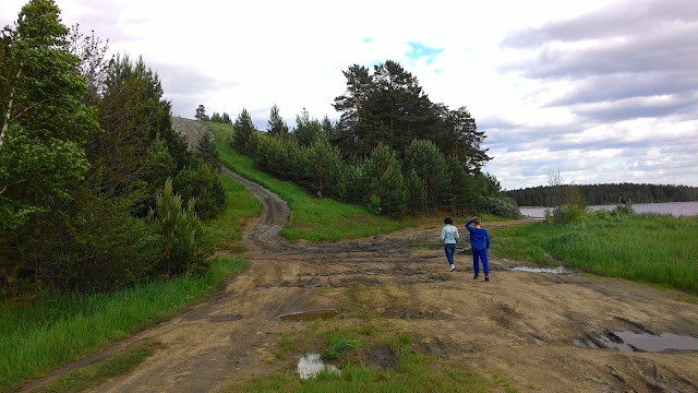 На берегу озера Сугомак Озеро Сугомак по пути к Чертову городищу под Кыштымом