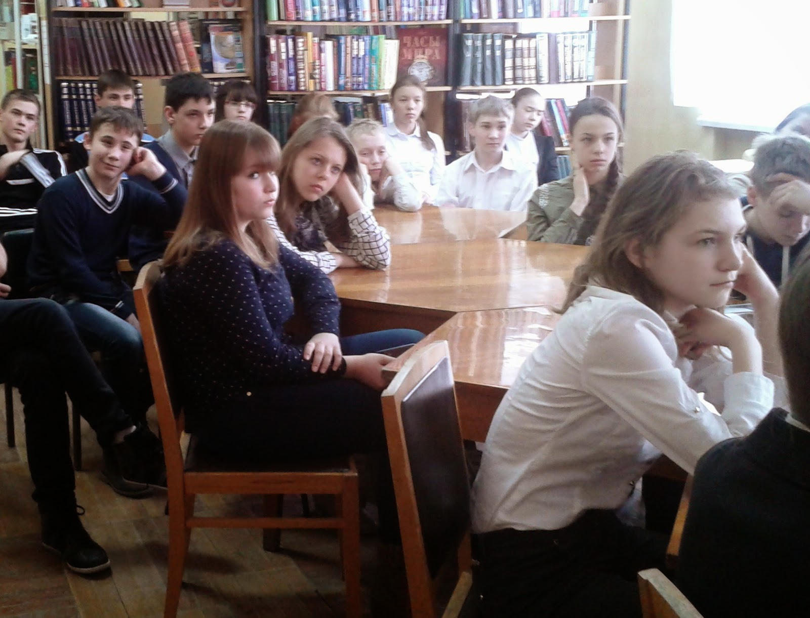 Урал читающий. Фольклорная башкирская выставка вывеска. Журнал урал. Урал батыр сценарий на башкирском языке. Читает журнал урал.