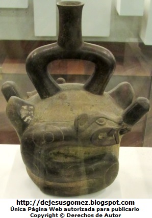 Cerámica de Chavín Foto de la cerámica de la cultura Chavín - Ceramica Botella por Jesus Gómez