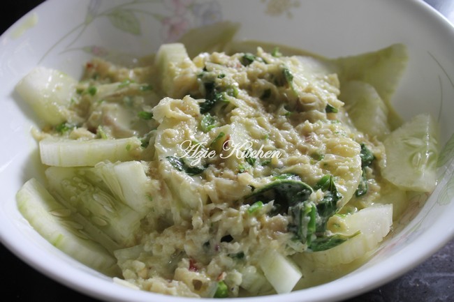 Kerabu Timun Dengan Daun Kemangi Azie Kitchen