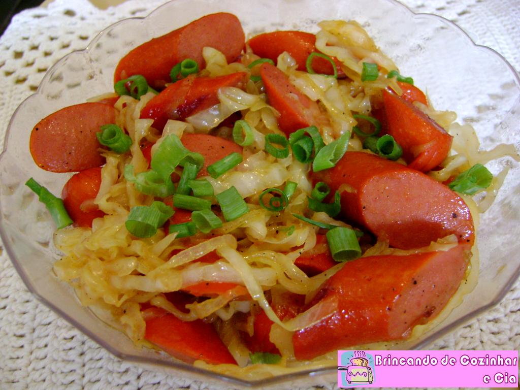 Brincando de Cozinhar e Cia Chucrute com Salsicha