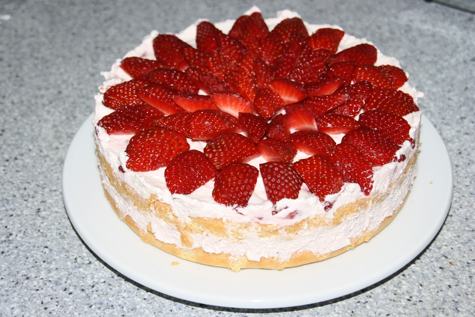 zwergwerk2000: Erdbeer - Joghurt -Torte