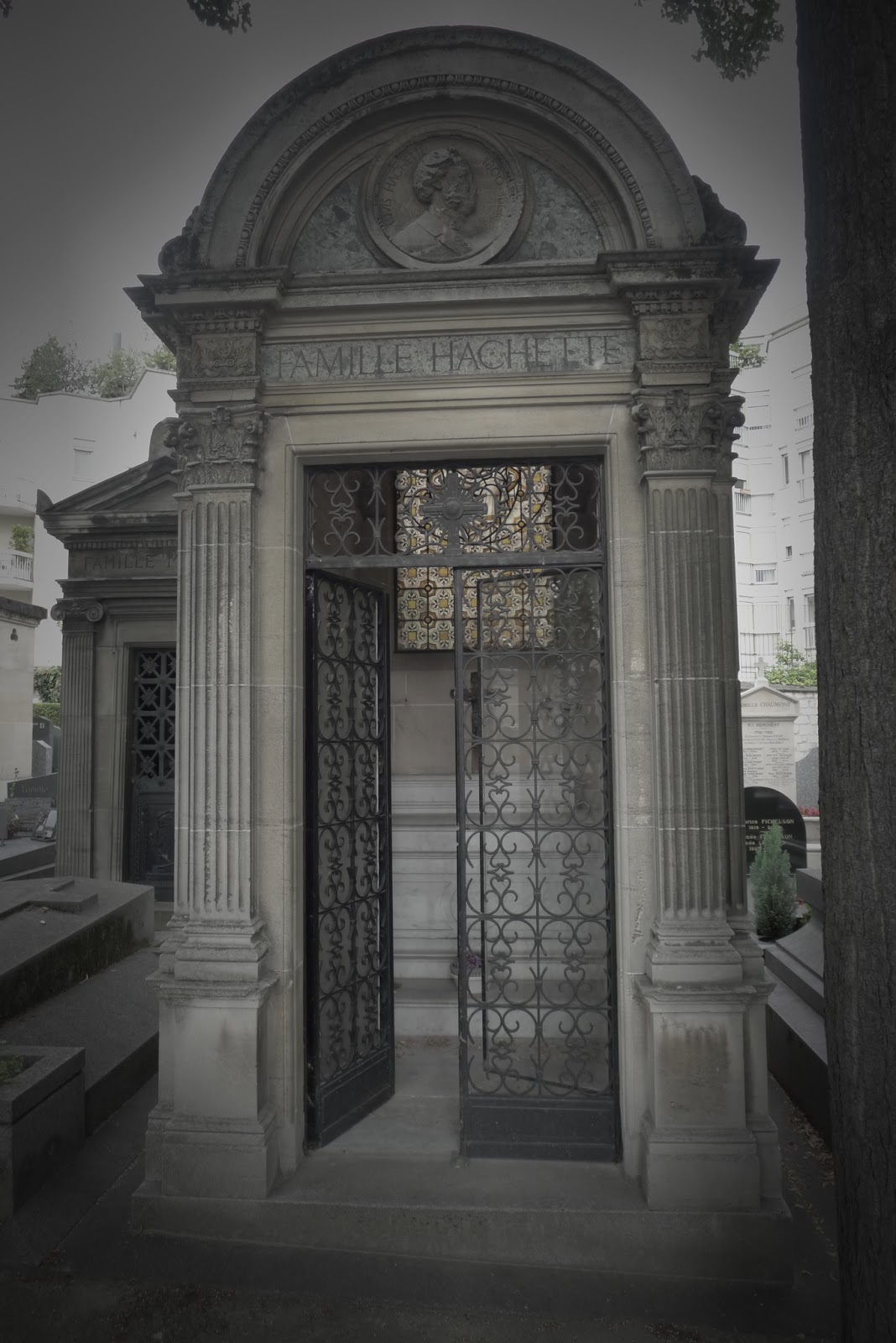 Razón del Gusto Diario de viaje La tumba de Cortázar en Montparnasse