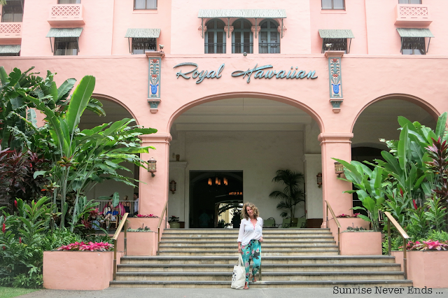 hawaii,oahu,honolulu,waikiki,royal hawaiian hotel,pink palace of the pacifique,hotel,travel,travel guide,travel diaries,city guide
