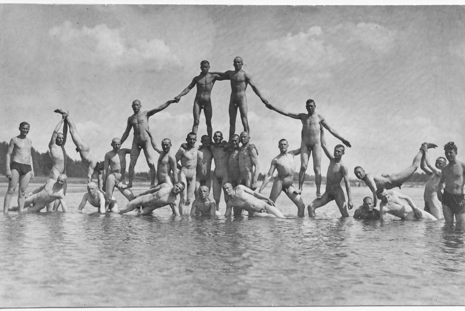 Bob's Naked Guys: WWII soldiers