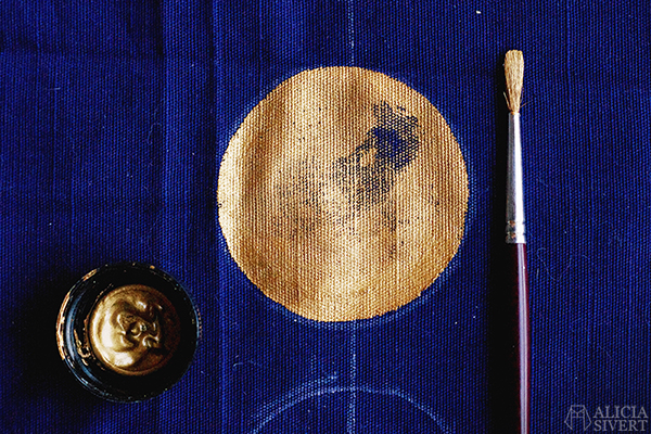 Gold paint and blue fabric, photo by Alicia Sivertsson.