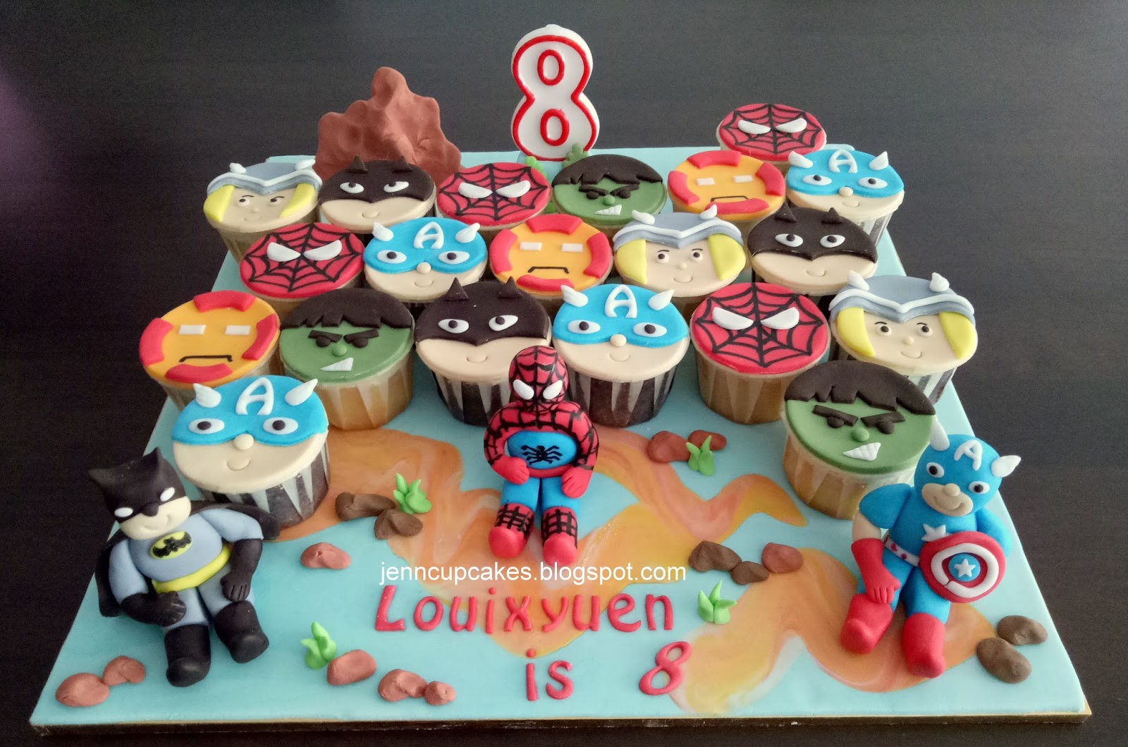 Jenn Cupcakes & Muffins SuperHeroes Cupcakes