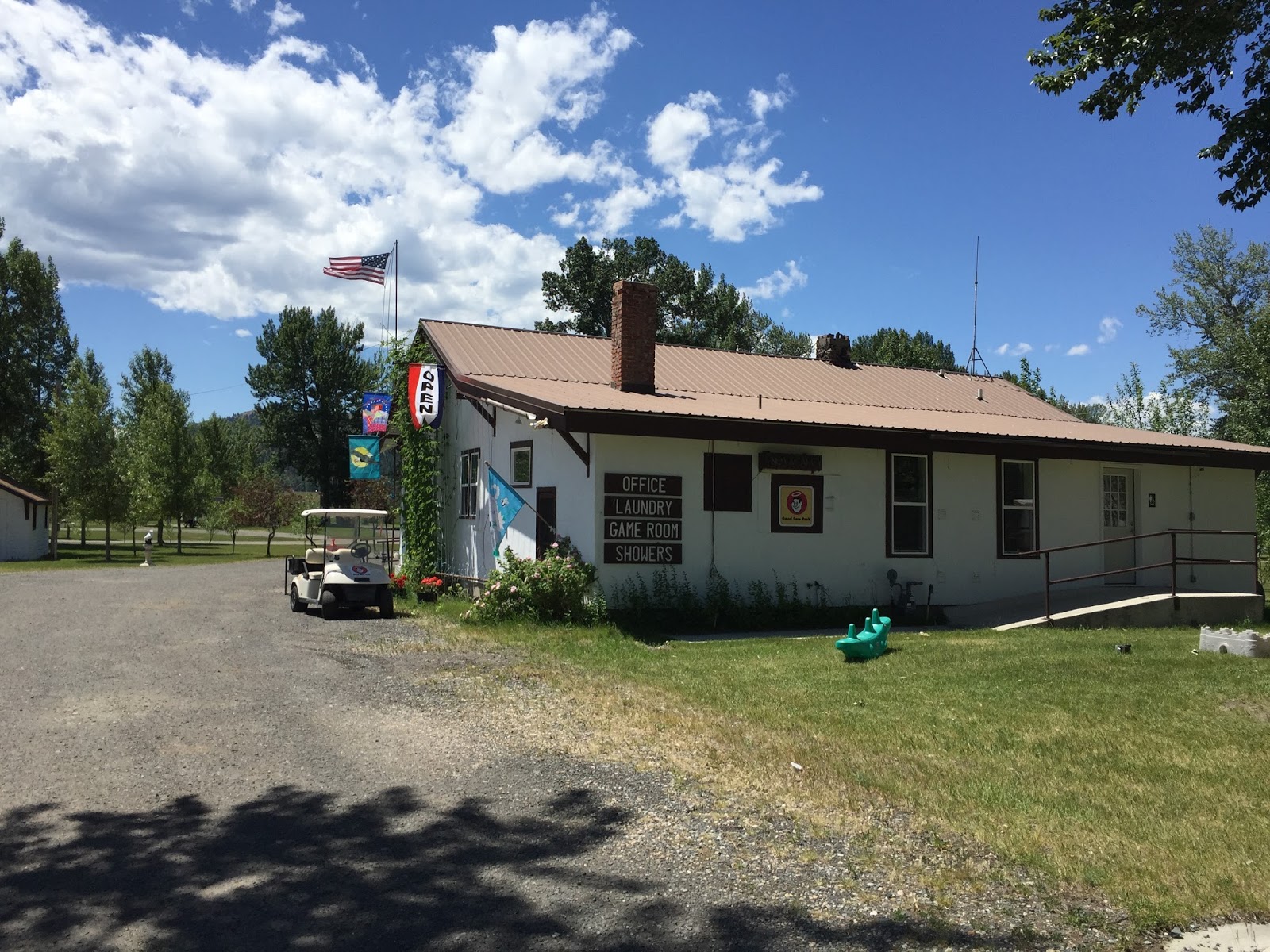 BLUE SKY AHEAD Riverfront RV Park, Garrison, Montana
