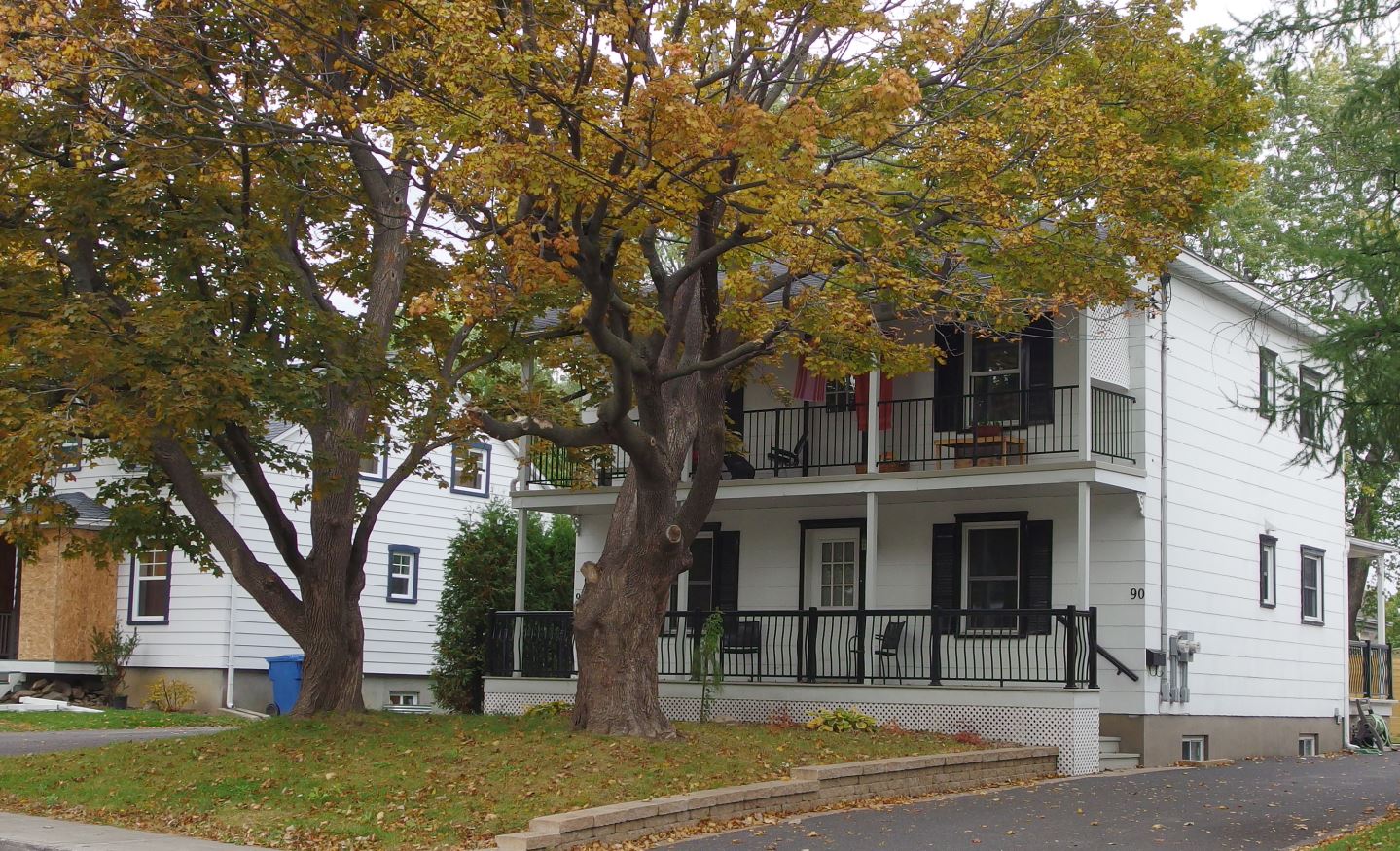 Urban kchoze Porches, front yards and the (North) American way of life