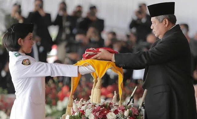 Pembawa baki paskibraka 2014