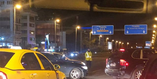 Έκλεισαν δρόμους για το κελεπούρι την Mέρκελ - Κυκλοφοριακό κομφούζιο σε κεντρικούς δρόμους της Αθήνας Έκλεισαν δρόμους για το κελεπούρι την Mέρκελ - Κυκλοφοριακό κομφούζιο σε κεντρικούς δρόμους της Αθήνας