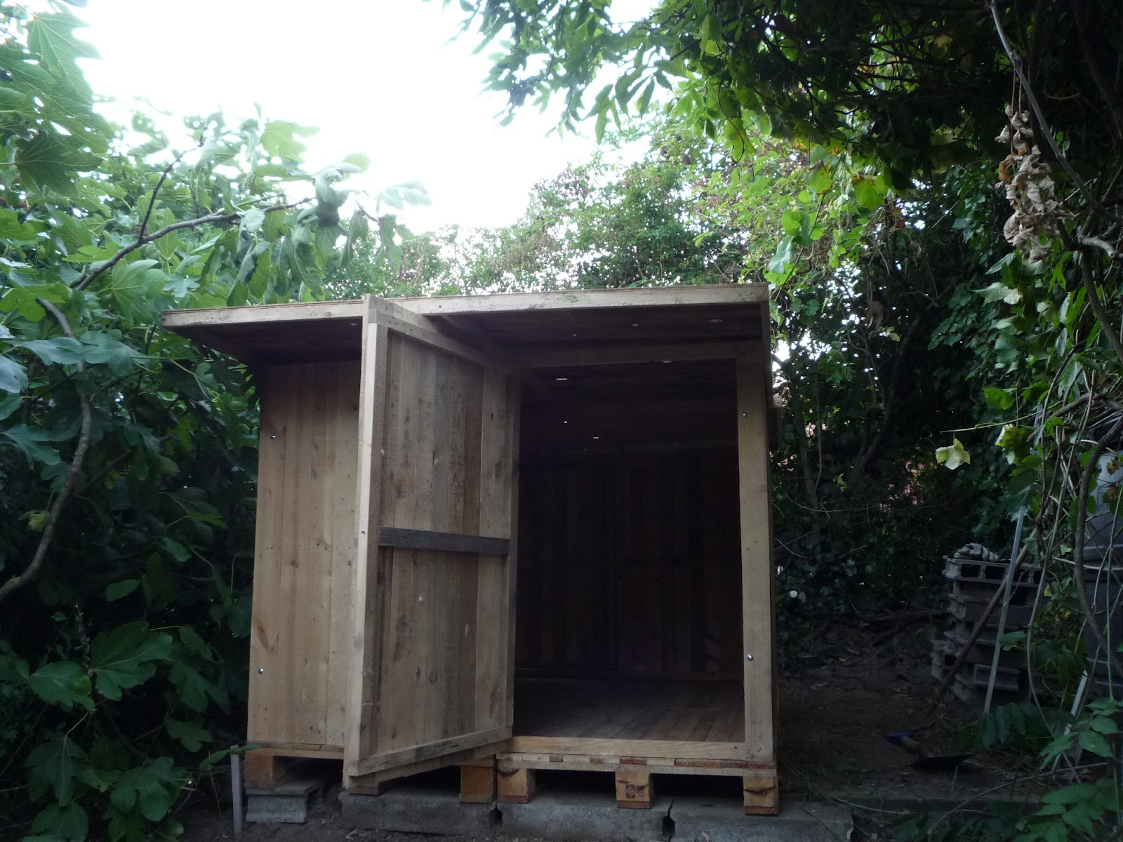 DIY Pallet Wood Hen House Chicken Coop Part 3 Assembly.