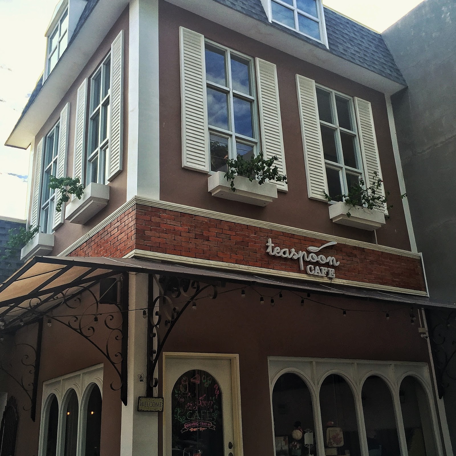 What Mary Loves Instagram Wonderland Teaspoon Café