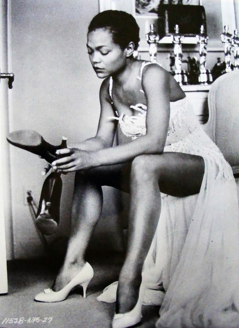 Eartha Kitt in 1968 at ~30.