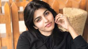 Dhansika Family Husband Son Daughter Father Mother Age Height Biography Profile Wedding Photos